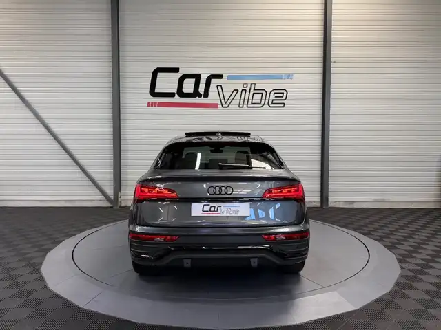 Audi Q5 view 5