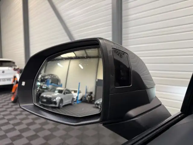 Audi Q5 view 25