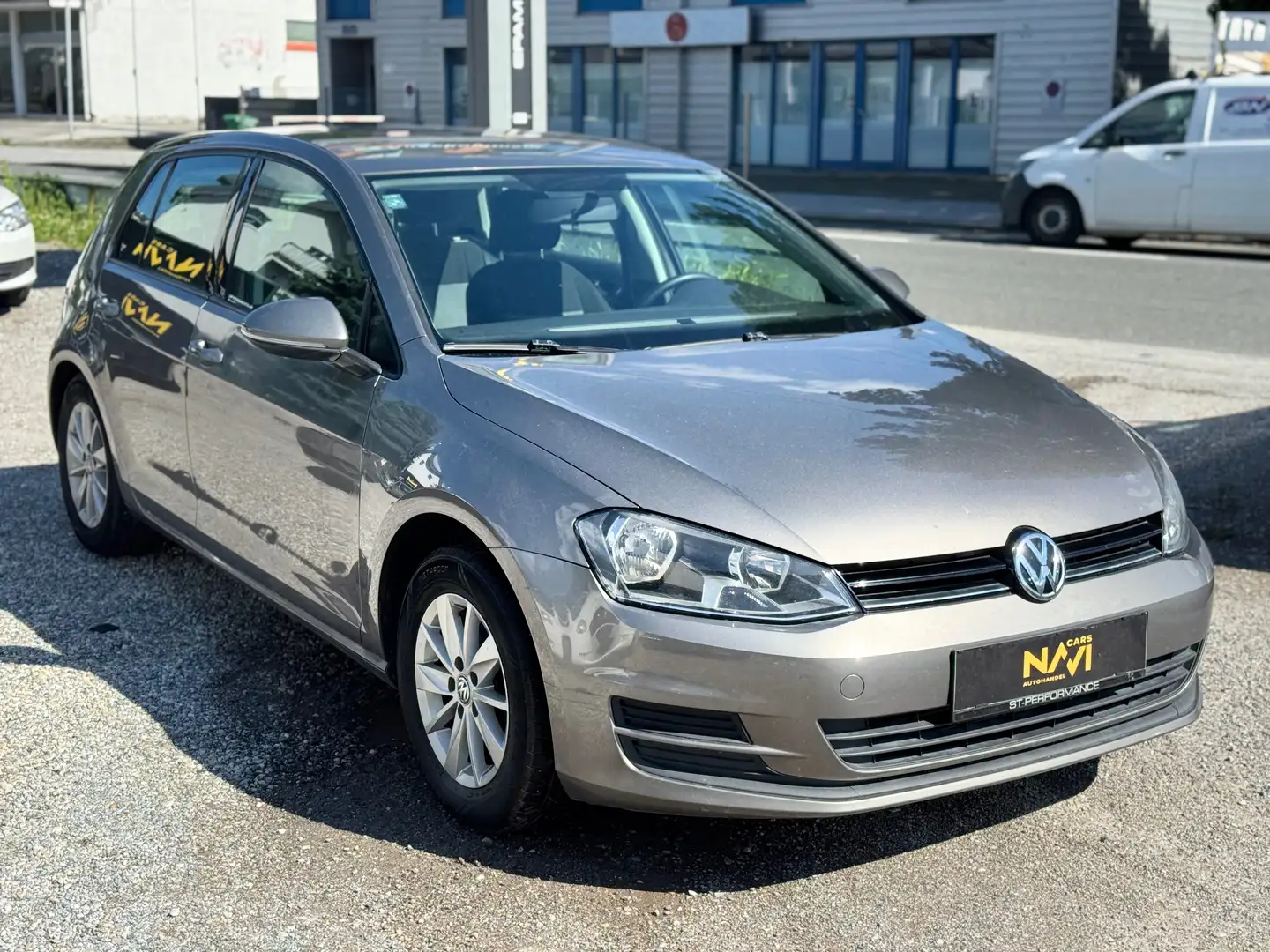 Volkswagen Golf Trendline 1,2 TSI Grau - 1