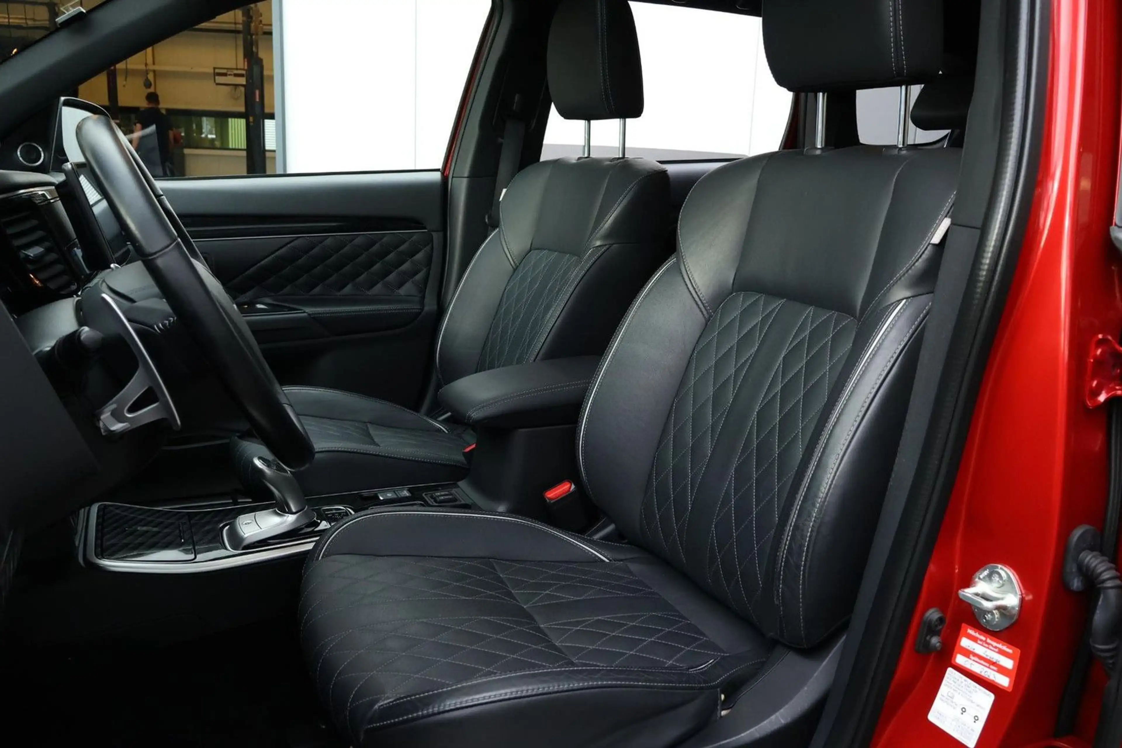 Mitsubishi Outlander 2.4 PHEV S-Edition / Pano / Stuur en s — photo 10
