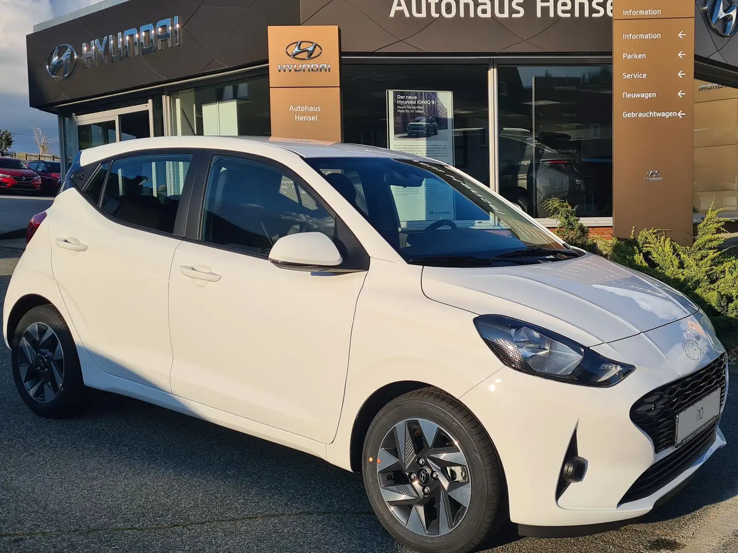 Hyundai i10 1.0 Trend Navi Kamera PDC Klimaauto Bluelink LHZ Weiß - 2