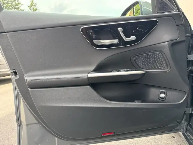 Mercedes-Benz C-Class view 11