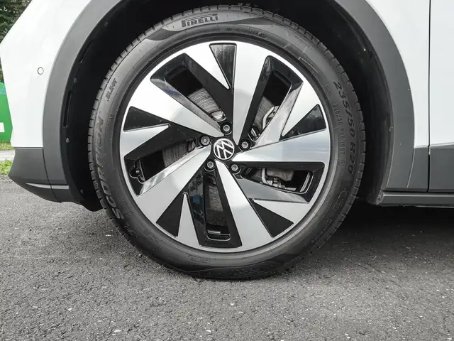 Volkswagen ID.4 view 7