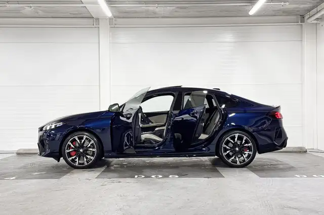 BMW 2 Series view 3