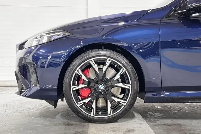 BMW 2 Series view 4