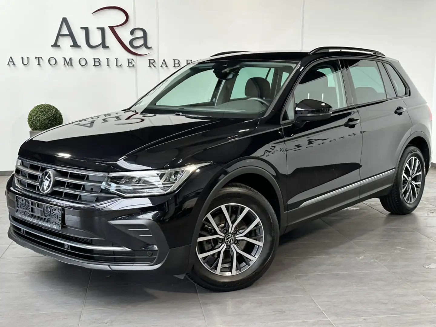 Volkswagen Tiguan 1.5 TSI DSG Life LED+ACC+KAMERA+KEYLESSGO Czarny - 2