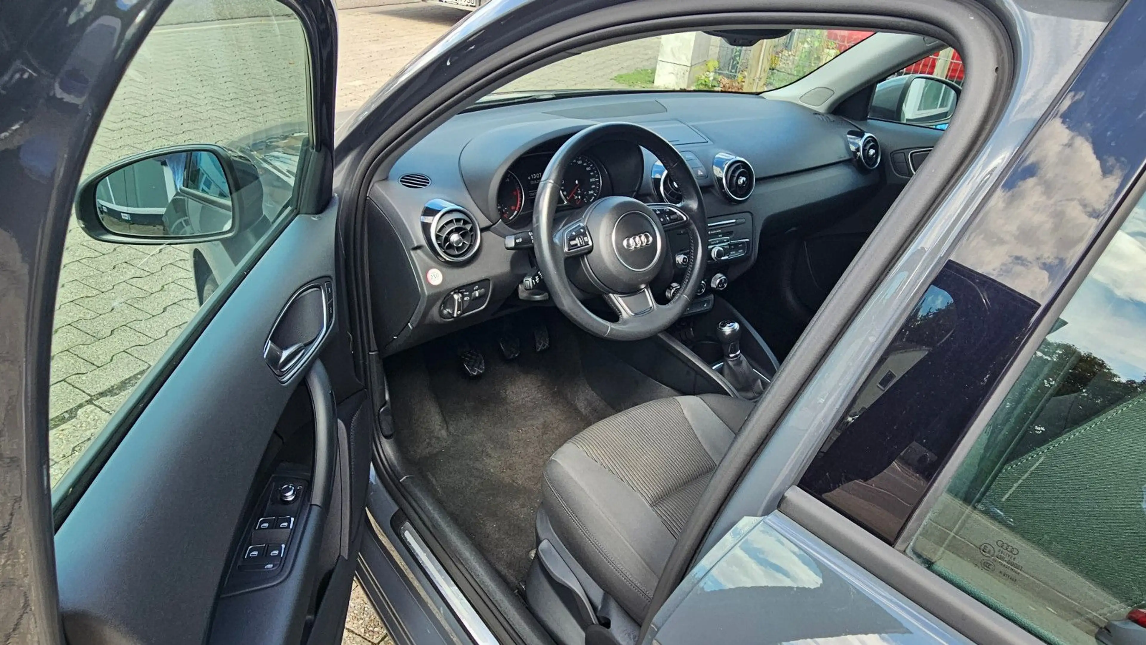 Audi A1 Sportback 1,4 TDI design — photo 9