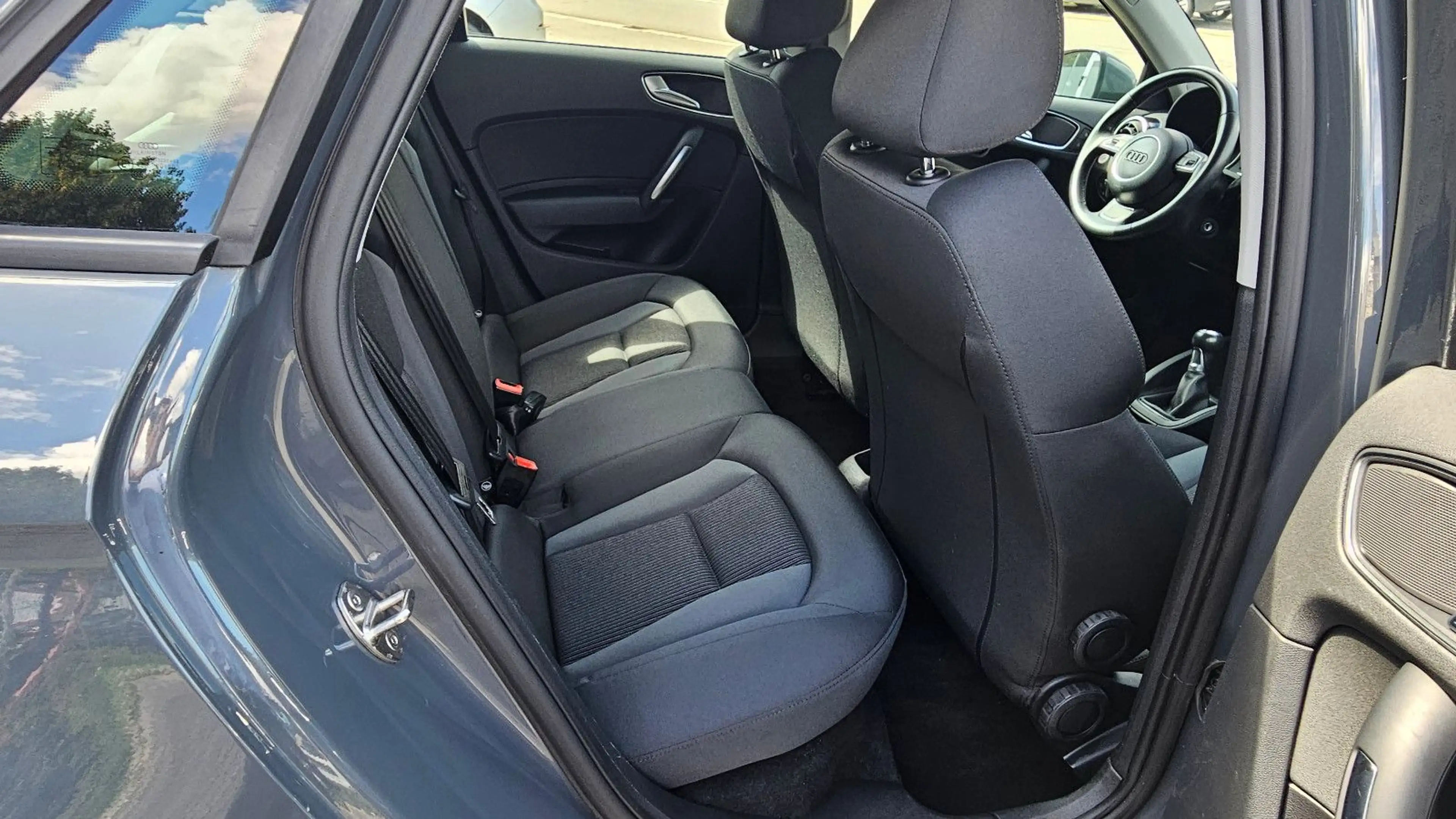Audi A1 Sportback 1,4 TDI design — photo 7