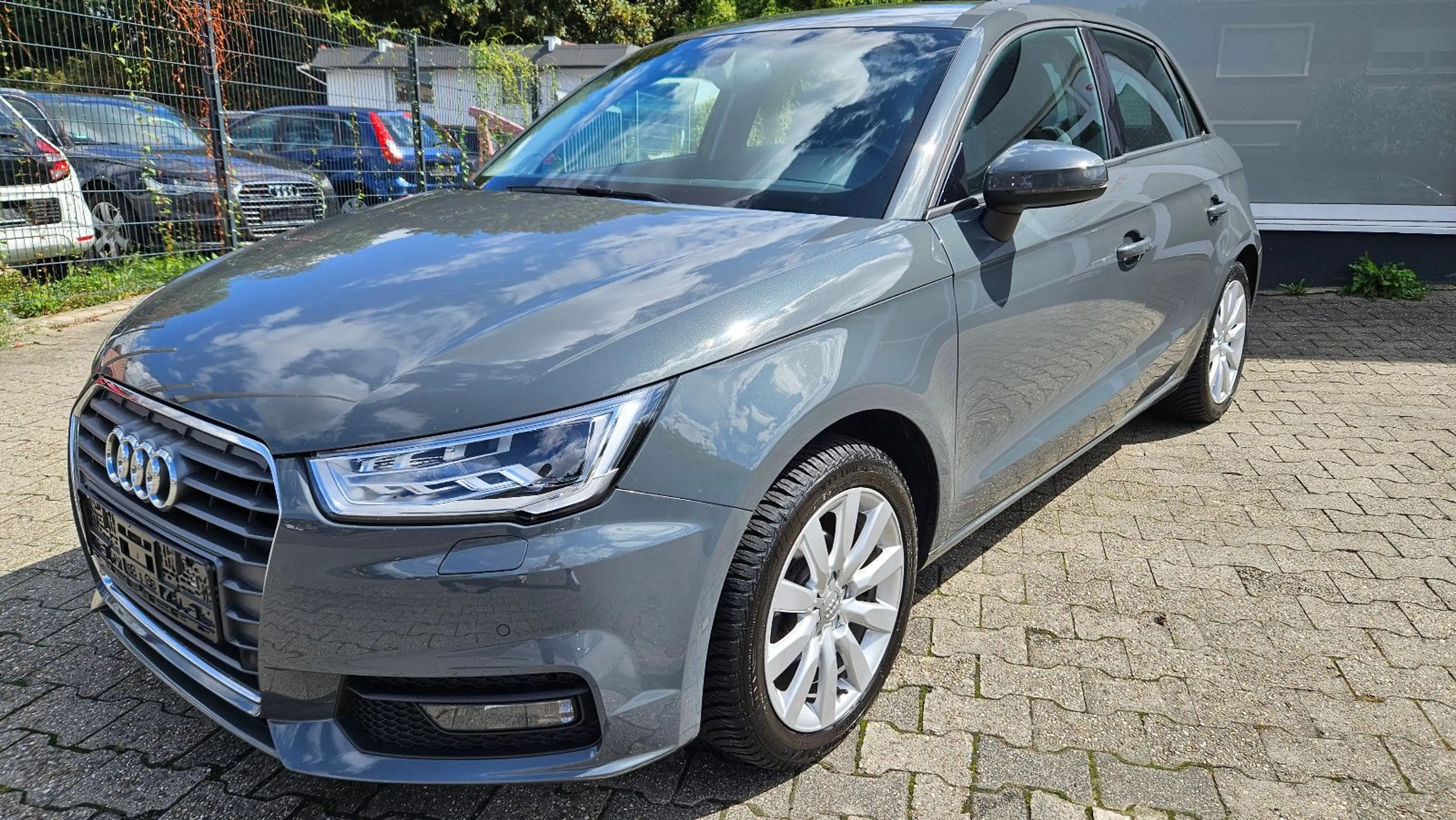 Audi A1 Sportback 1,4 TDI design — photo 2