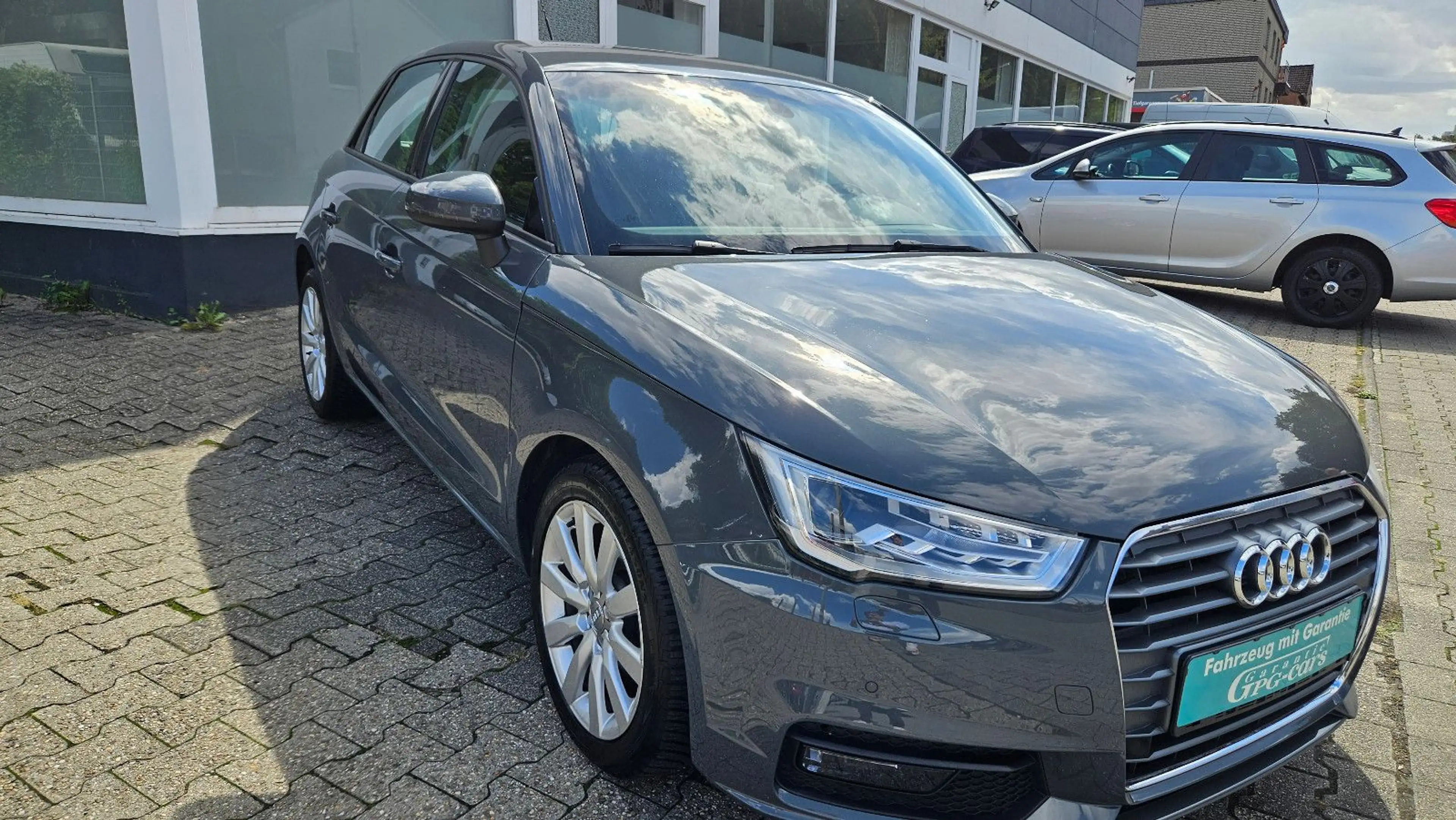 Audi A1 Sportback 1,4 TDI design — photo 12