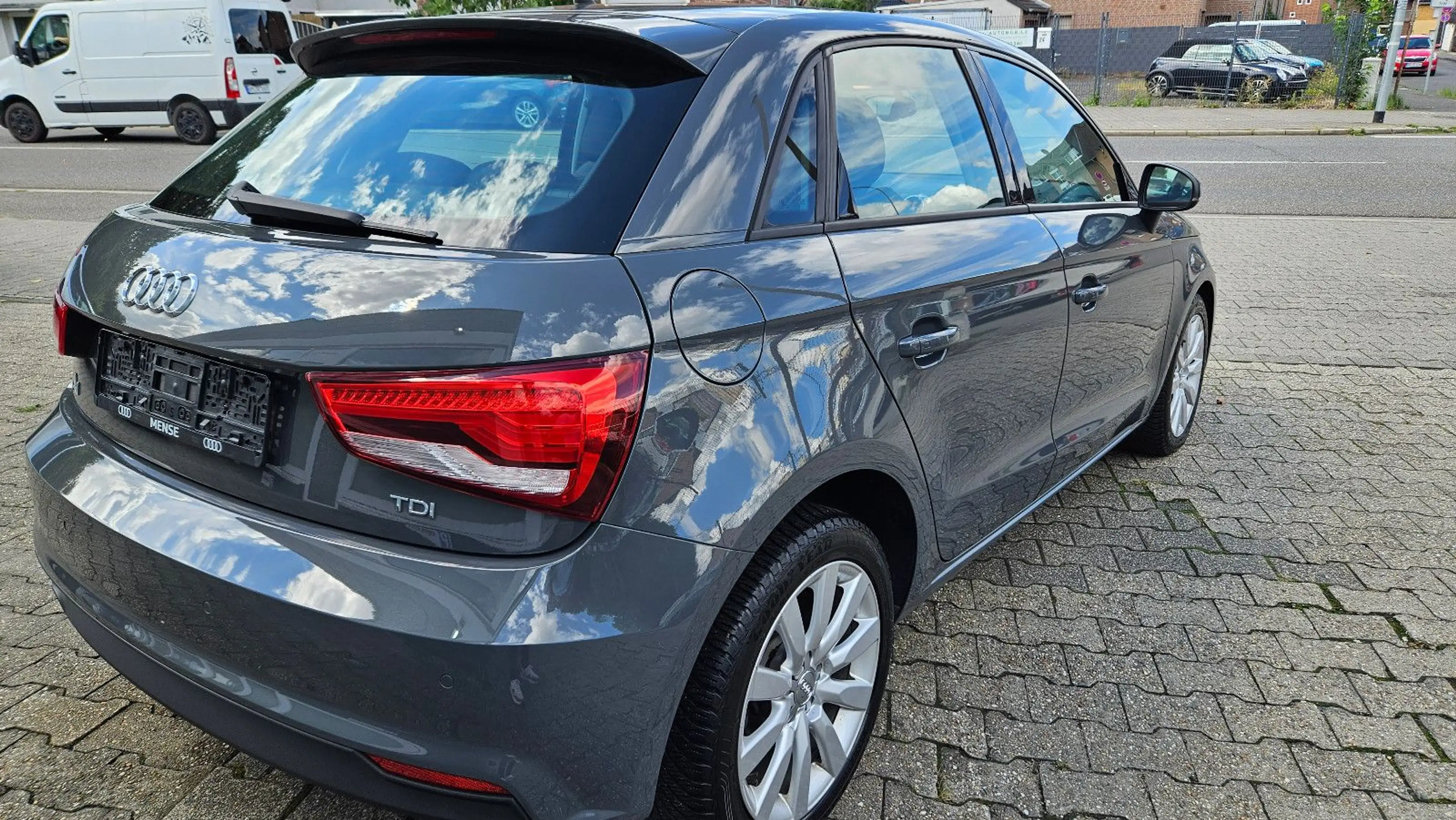 Audi A1 Sportback 1,4 TDI design — photo 3