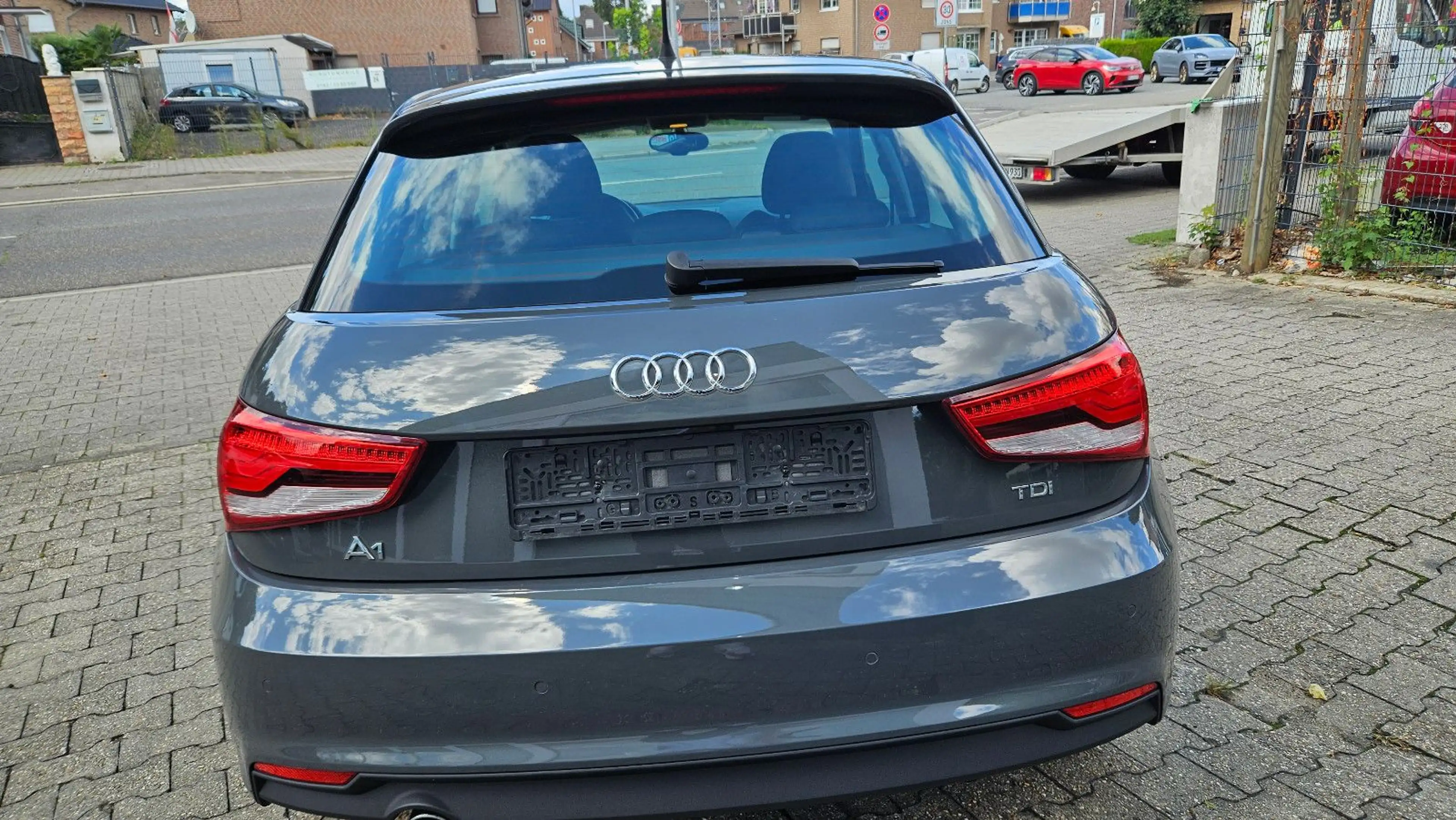 Audi A1 Sportback 1,4 TDI design — photo 4