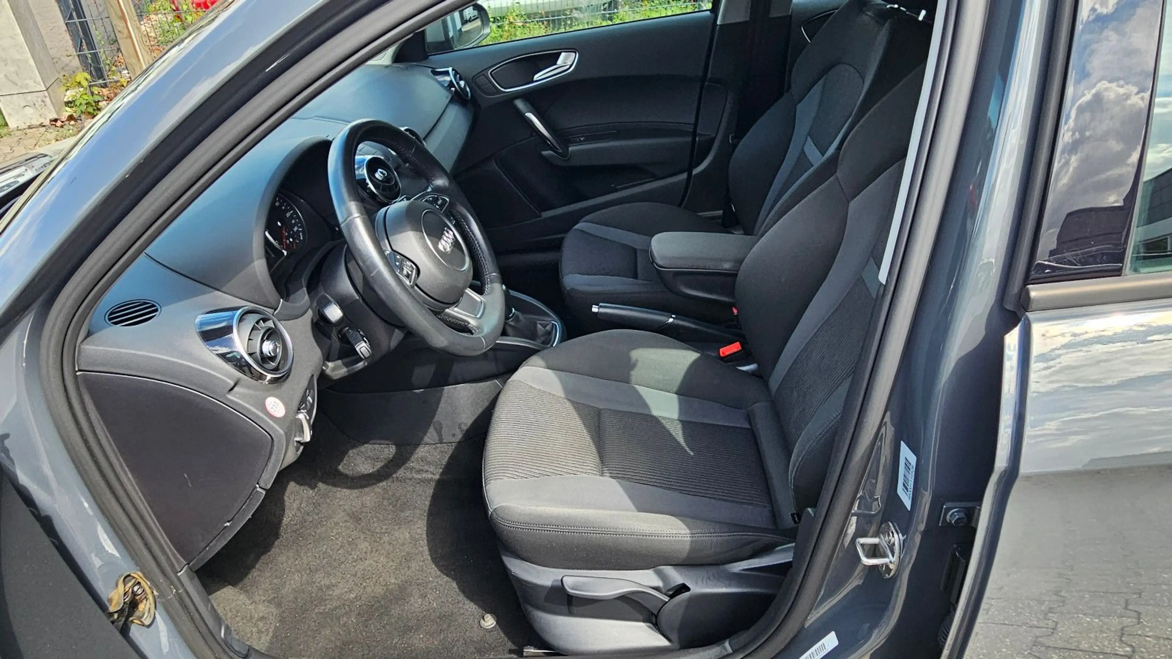 Audi A1 Sportback 1,4 TDI design — photo 10