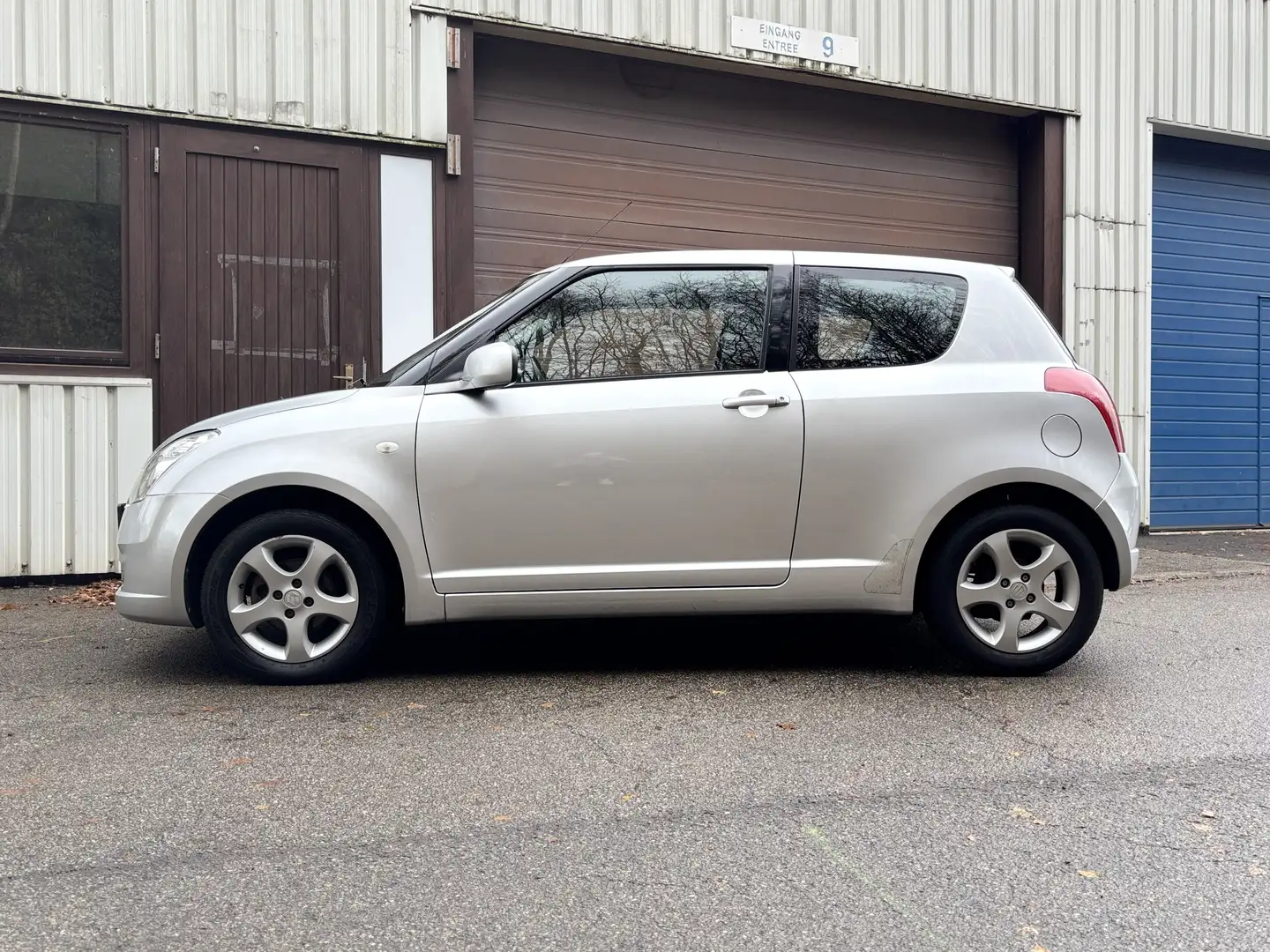 Suzuki Swift 1.3i GA Gris - 2