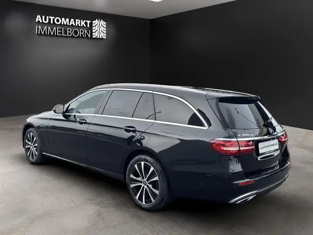 Mercedes-Benz E-Class view 5