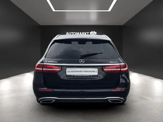 Mercedes-Benz E-Class view 9