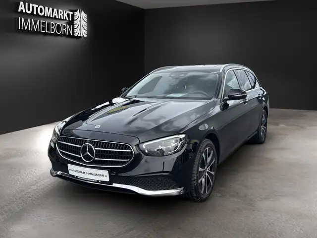 Mercedes-Benz E-Class view 3