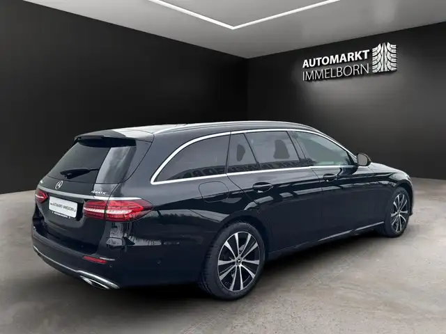 Mercedes-Benz E-Class view 6
