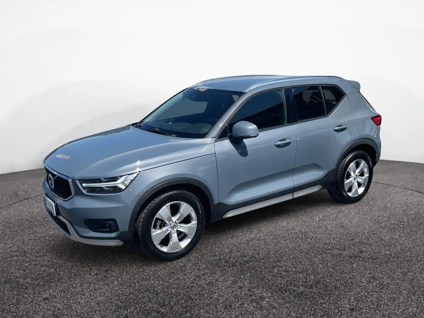 Volvo XC40 D3 Business Plus Grau - 1