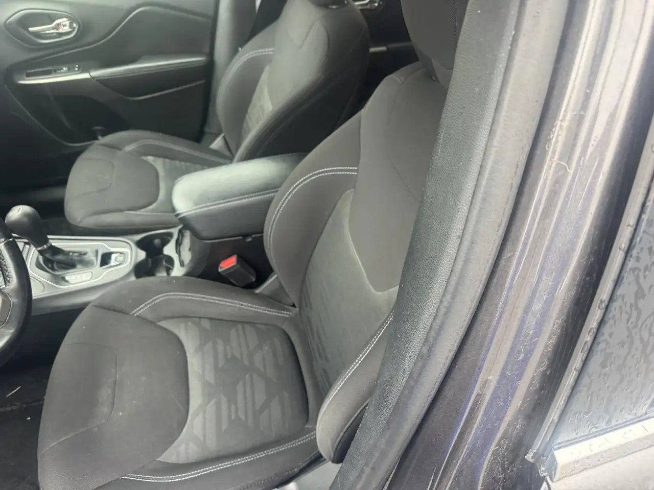 Jeep Cherokee снимка Jeep Cherokee