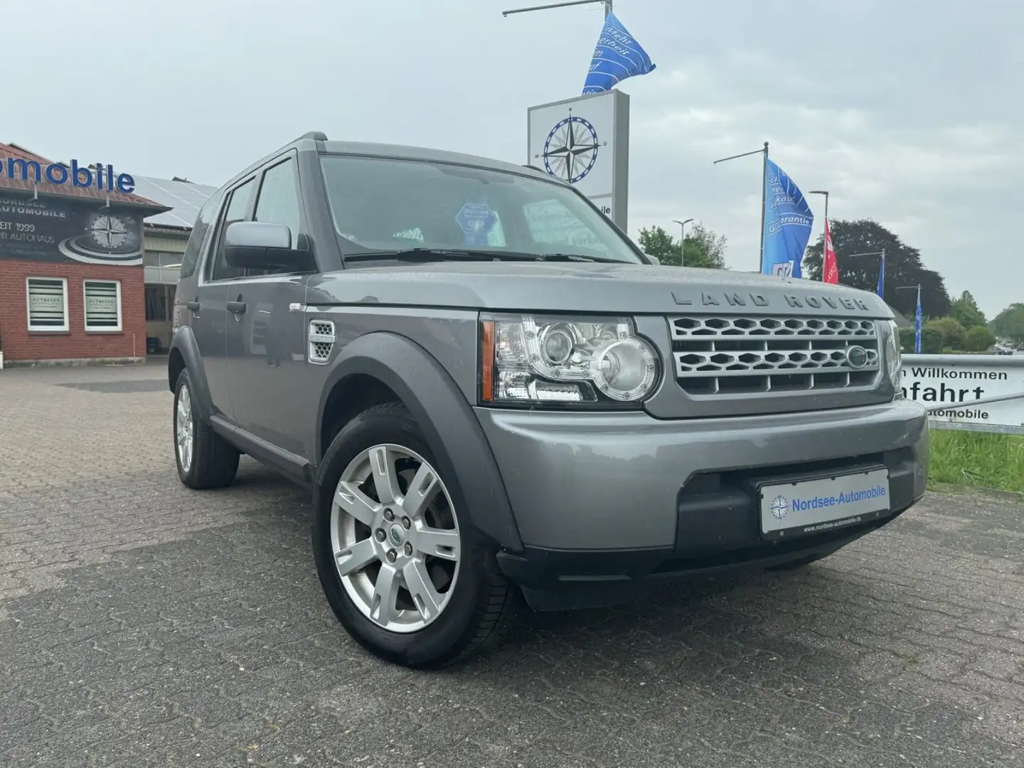 Land Rover Discovery 4 3.0 TDV6 S AHK PDC 7 Sitzer Gris - 1