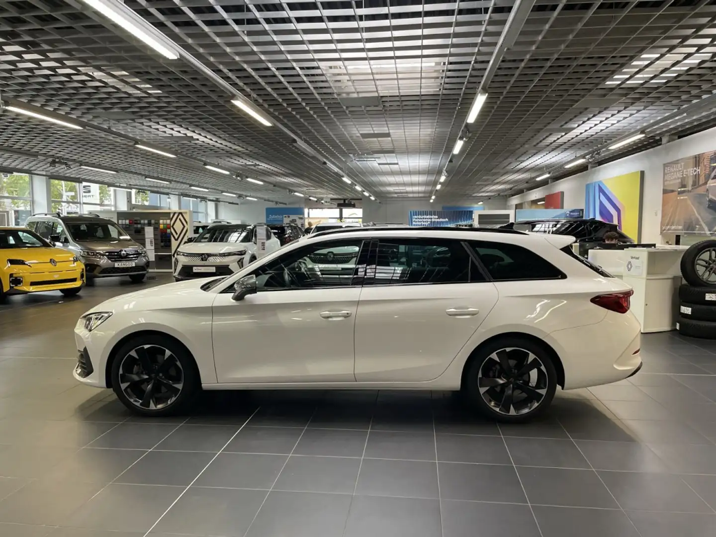 CUPRA Leon Sportstourer 2.0 TSI DSG ACC Klima Navi Weiß - 2