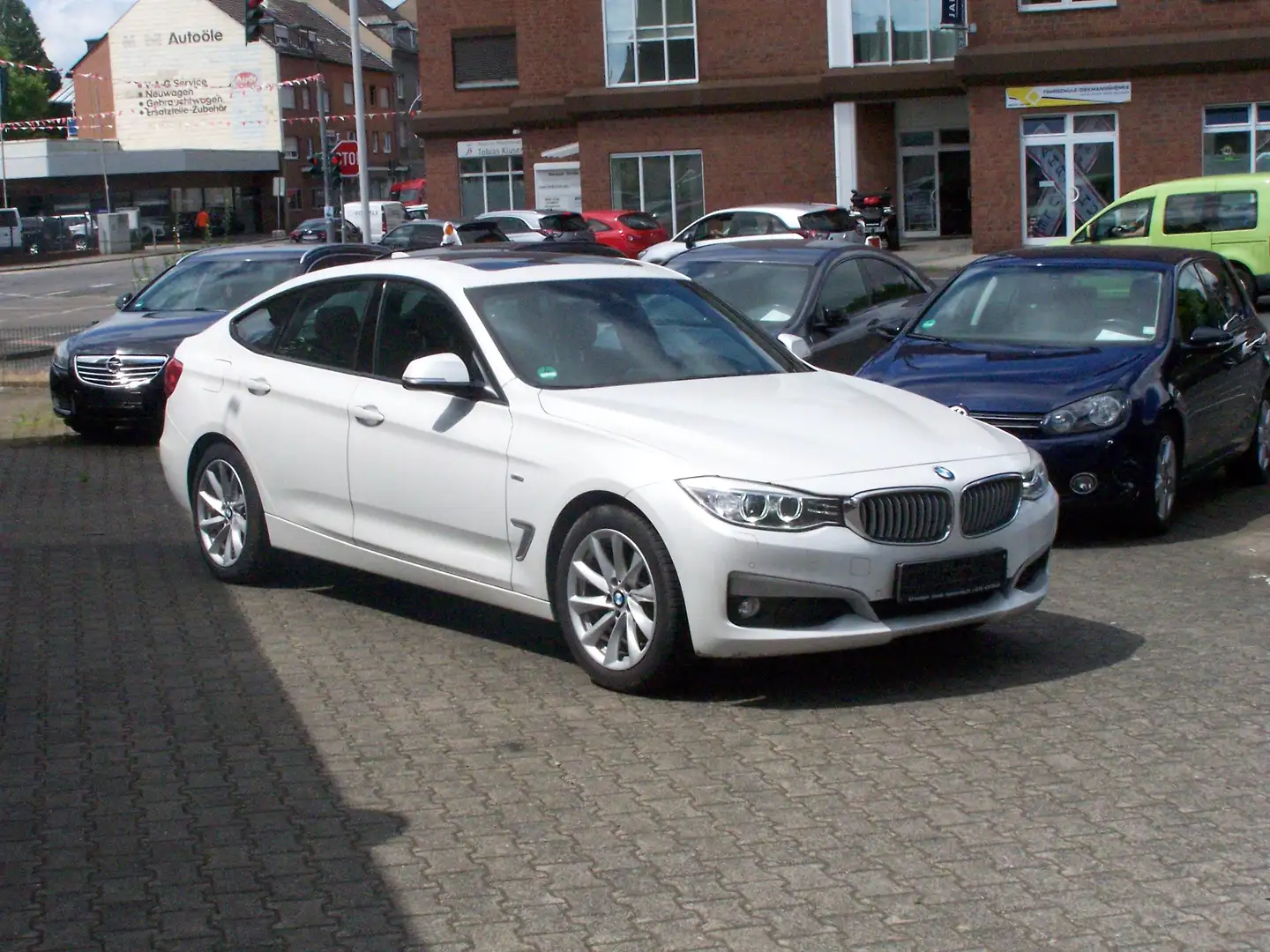 BMW 320 BMW 320d Gran Turismo White - 1