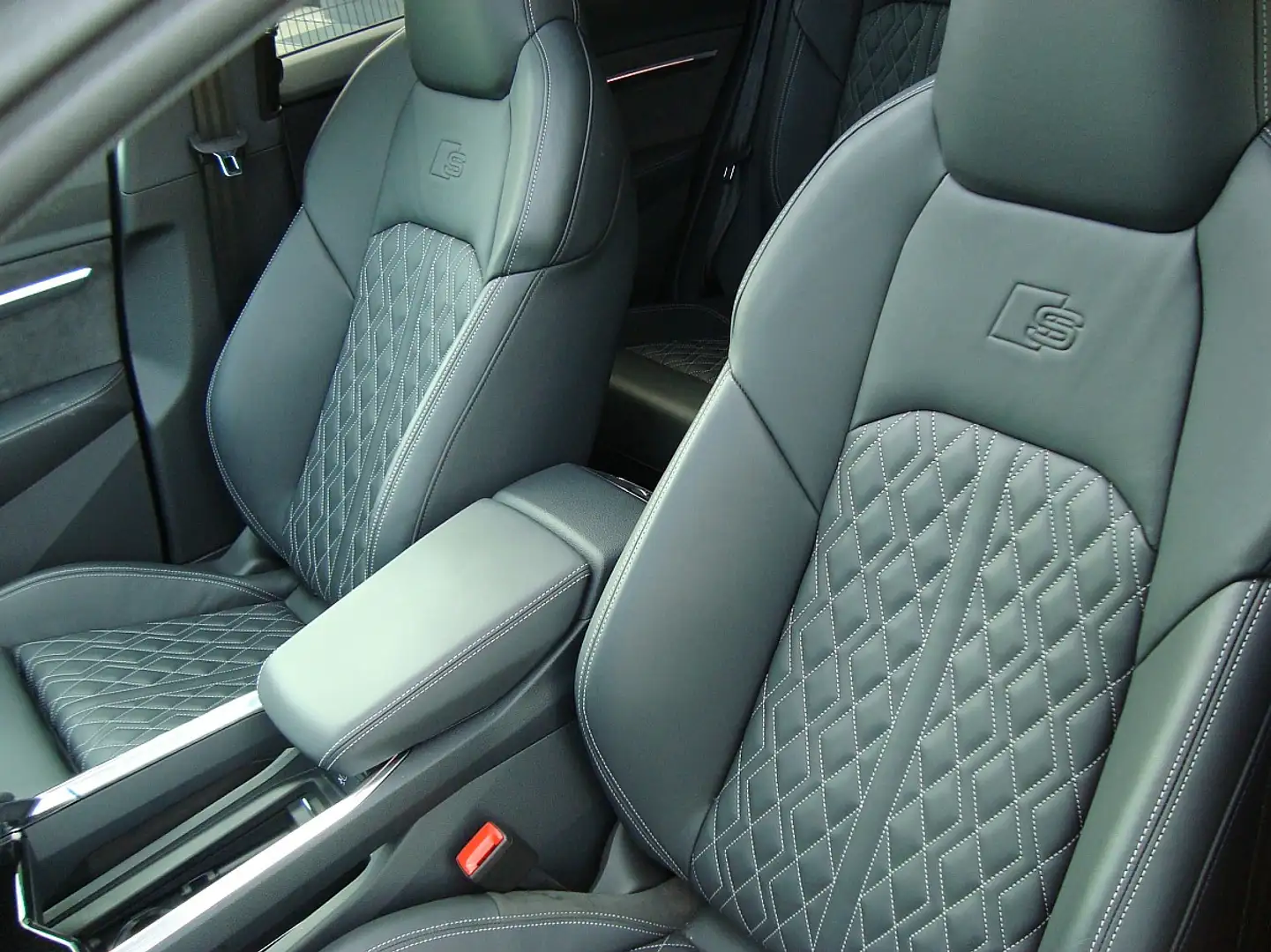 Audi e-tron 55 quattro Garantie Mod 22 Richtig Voll !! Grau - 2