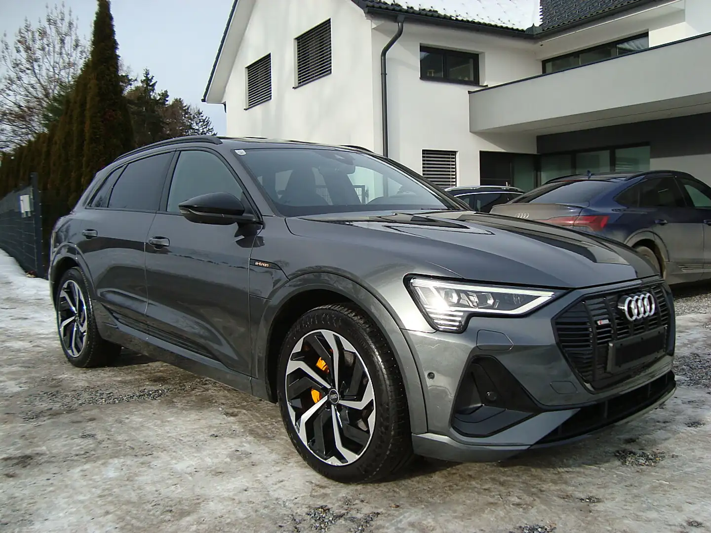 Audi e-tron 55 quattro Garantie Mod 22 Richtig Voll !! Grau - 1