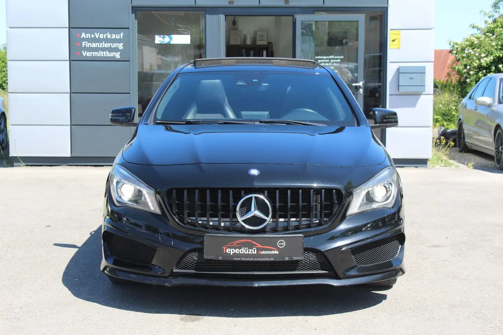 Mercedes-Benz CLA 200 AMG LINE*PANO*BI-XENON*NAVI*ALCANTARA* Zwart - 2