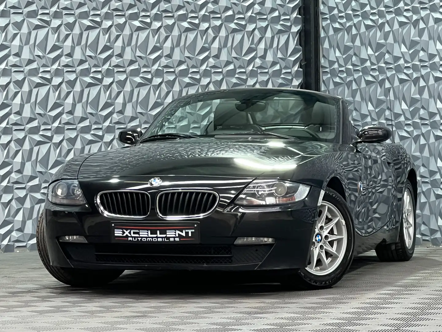 BMW Z4 2.0i 16v/cabriolet/GPS/CUIR/AIRCO/GARANTIE 12 MOIS Zwart - 1