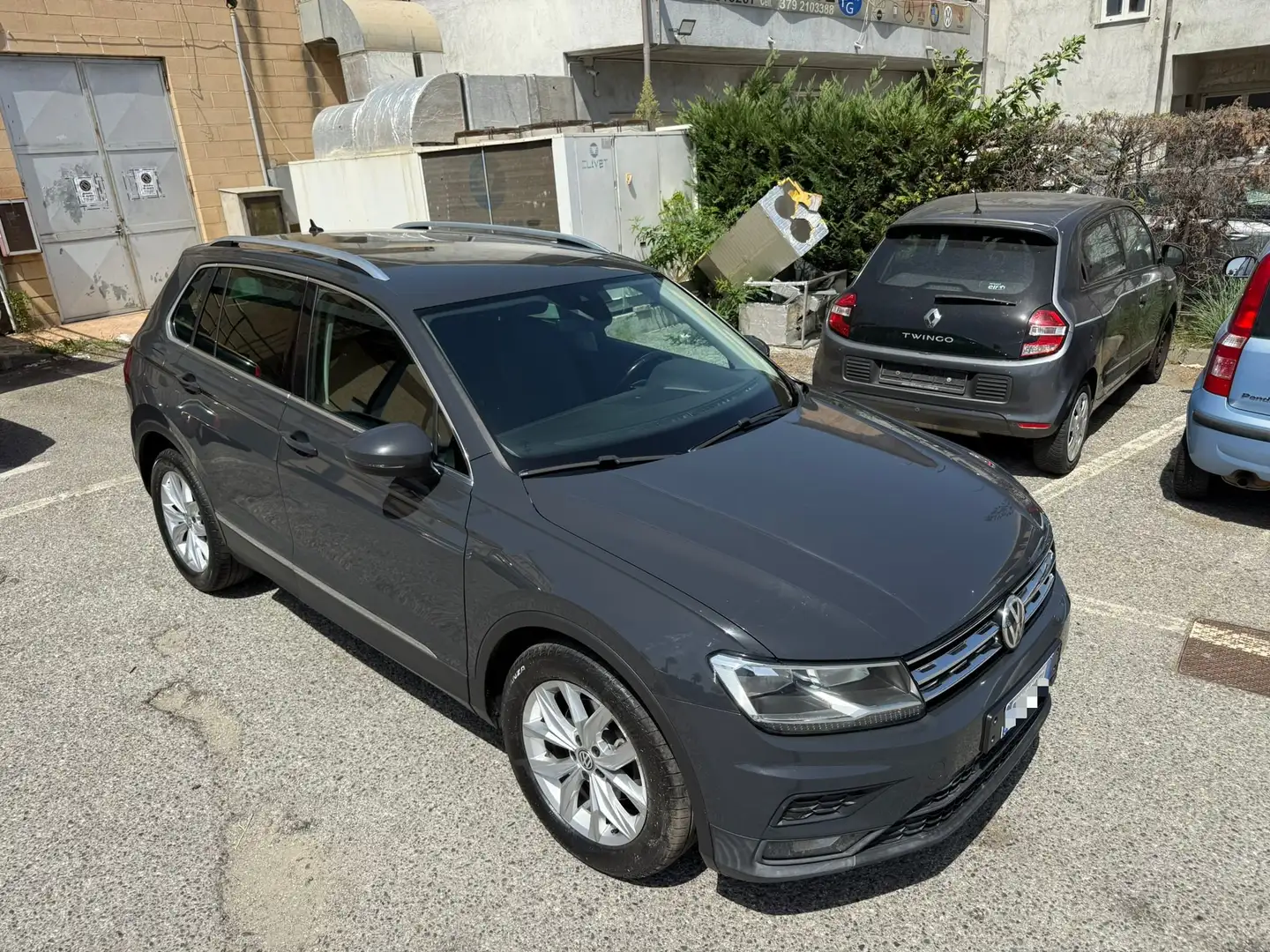 Volkswagen Tiguan Tiguan II 2018 2.0 tdi Business 150cv dsg Grigio - 2