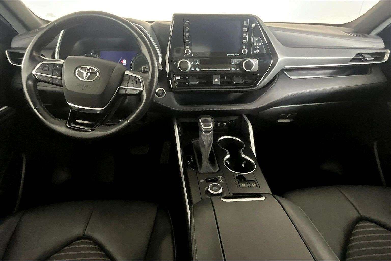 used 2021 Toyota Highlander car, priced at $38,498