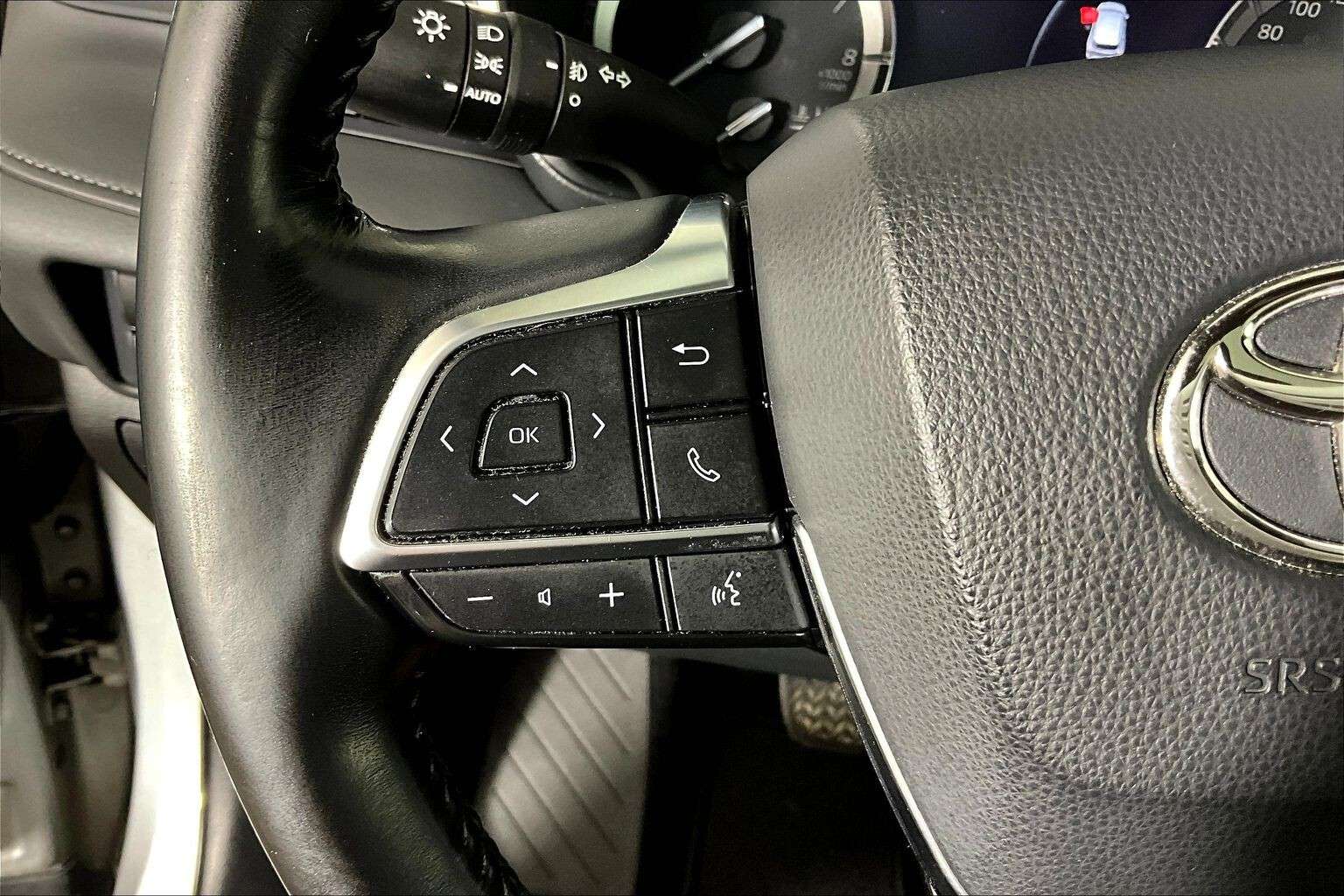 used 2021 Toyota Highlander car, priced at $38,498
