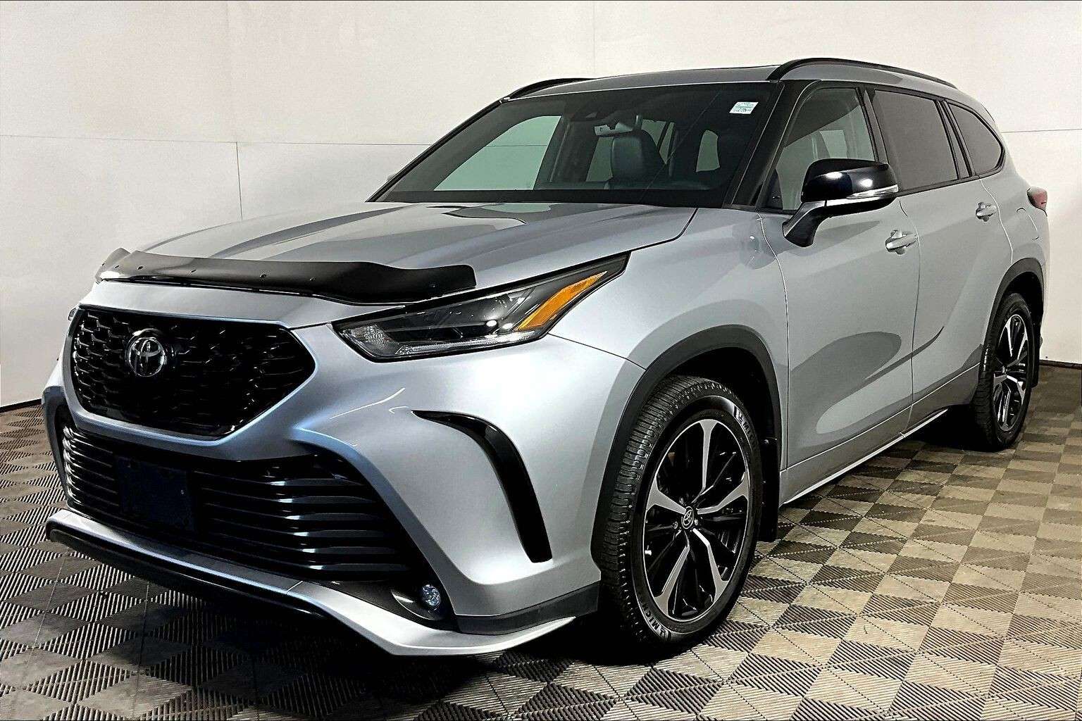 used 2021 Toyota Highlander car, priced at $38,498
