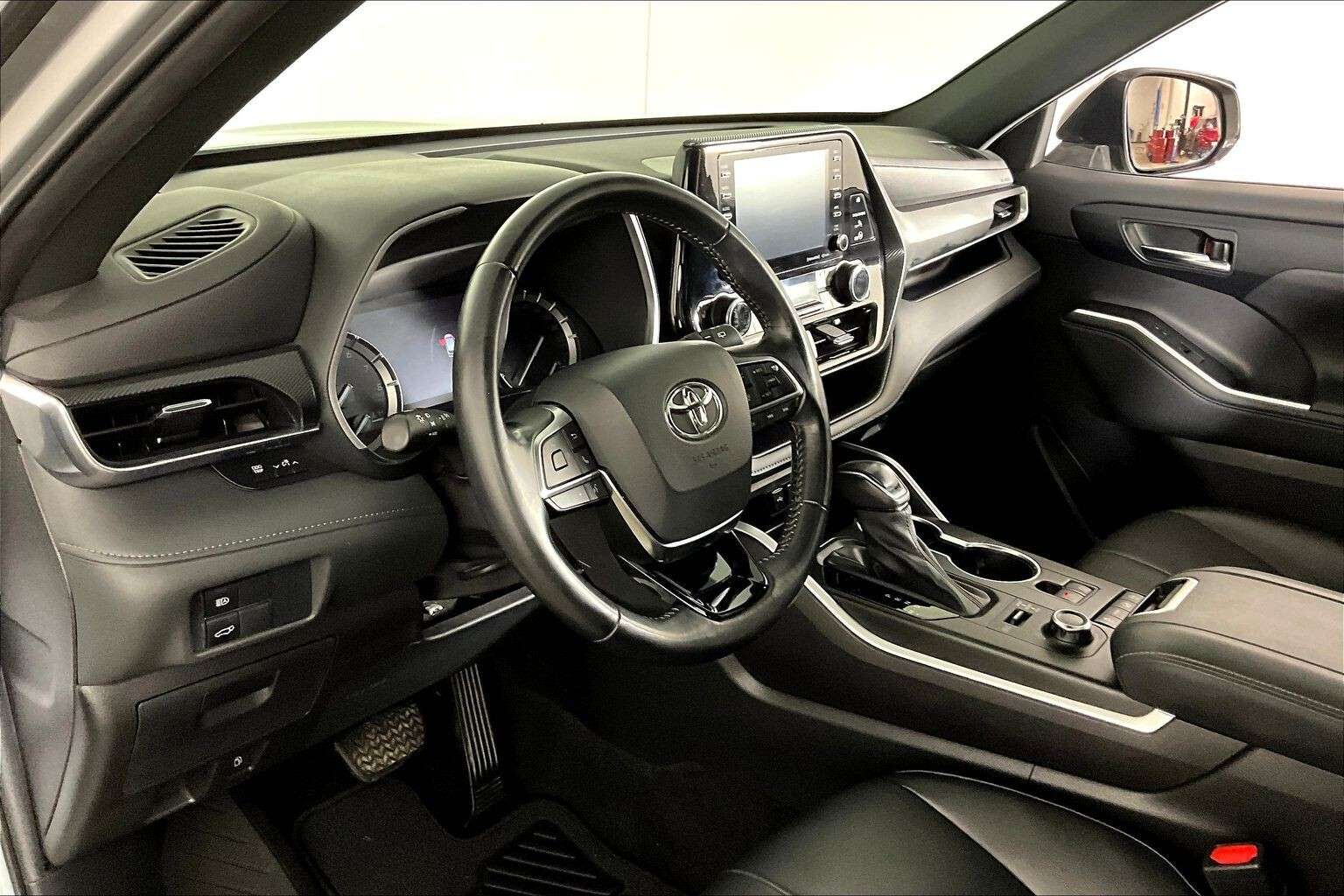 used 2021 Toyota Highlander car, priced at $38,498