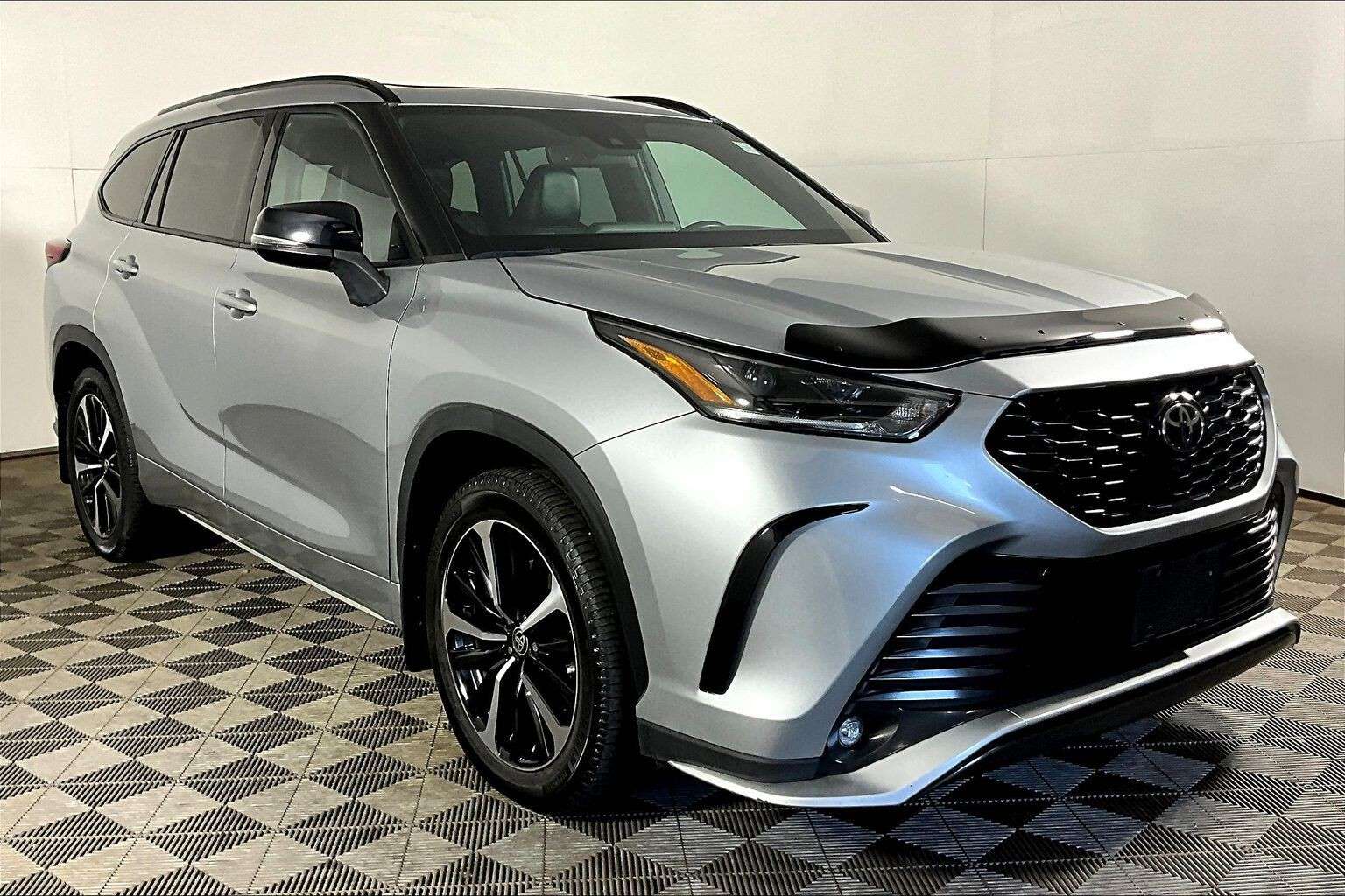 used 2021 Toyota Highlander car, priced at $38,498