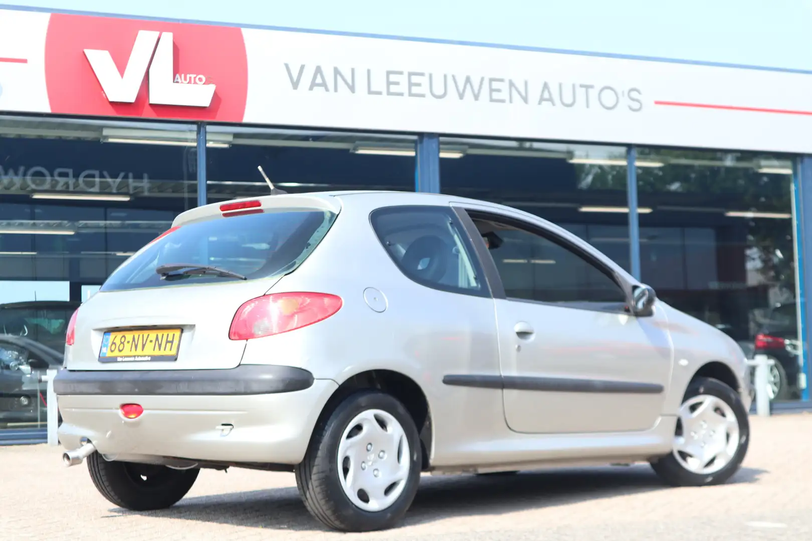 Peugeot 206 1.4-16V Gentry Premium | Zo mee | Apk 24-03-2026! Grijs - 2