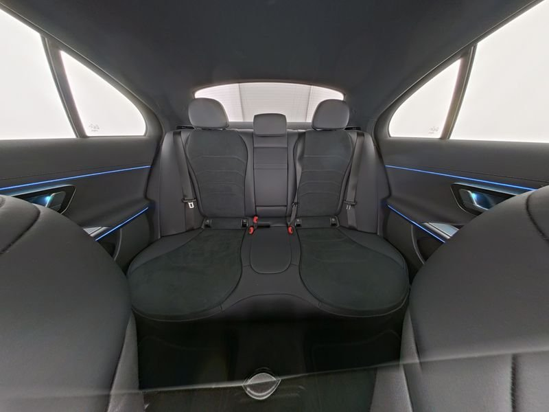 Mercedes-Benz E 200 AMG Night LED/Kamera/Tot/Distr/19"/Ambient — photo 8
