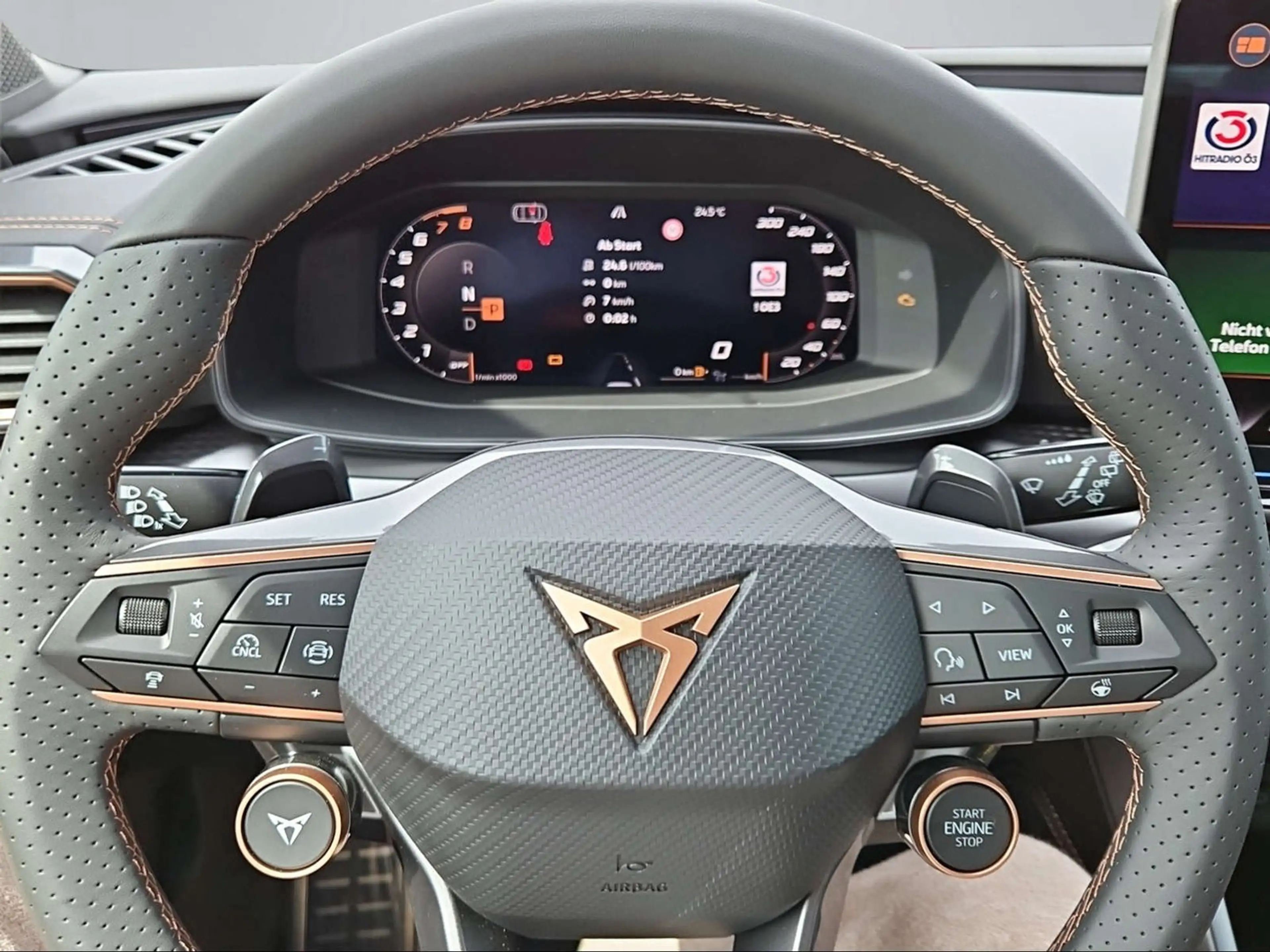 CUPRA Leon 1.5 eTSI DSG — photo 10