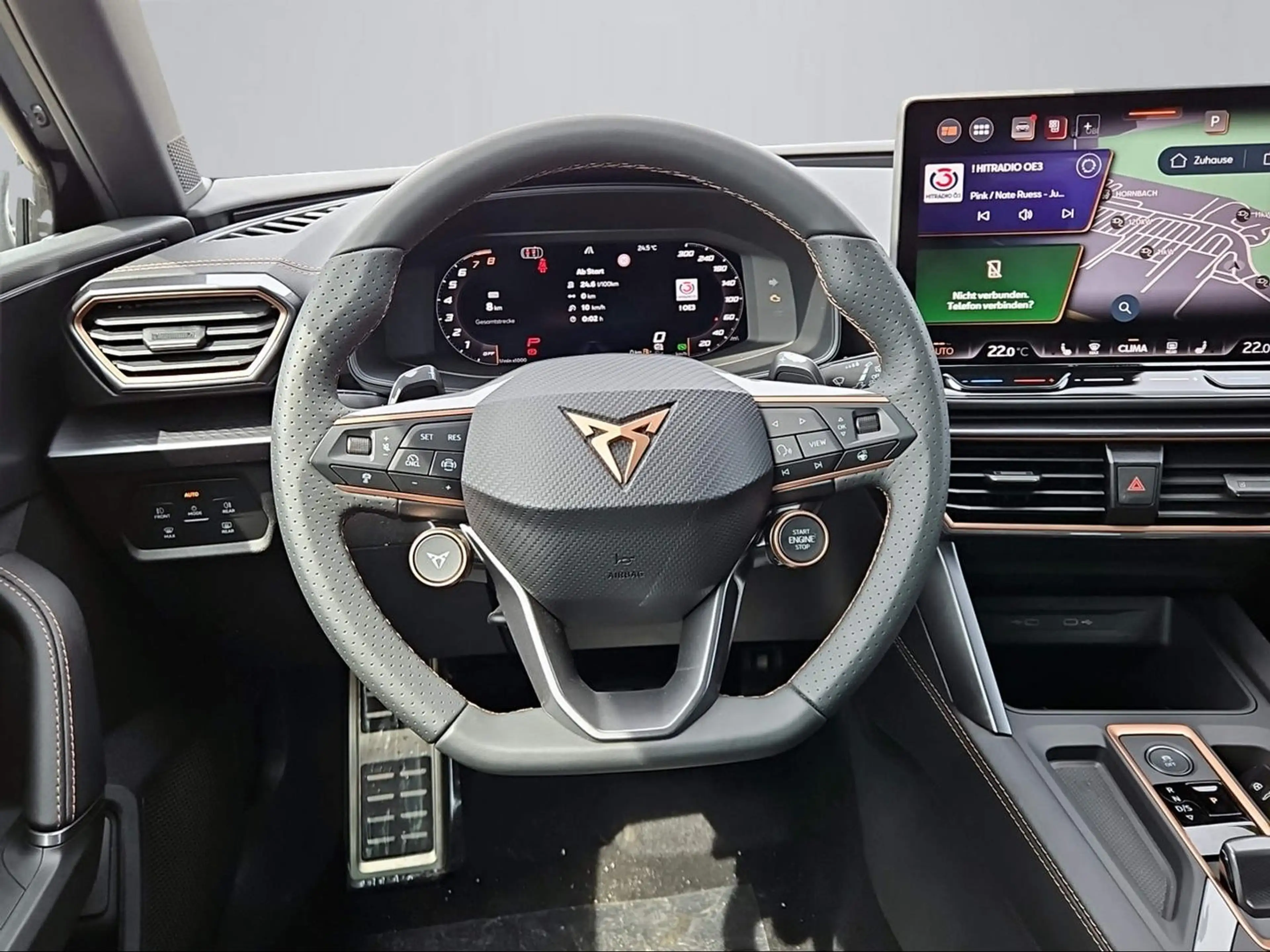 CUPRA Leon 1.5 eTSI DSG — photo 11