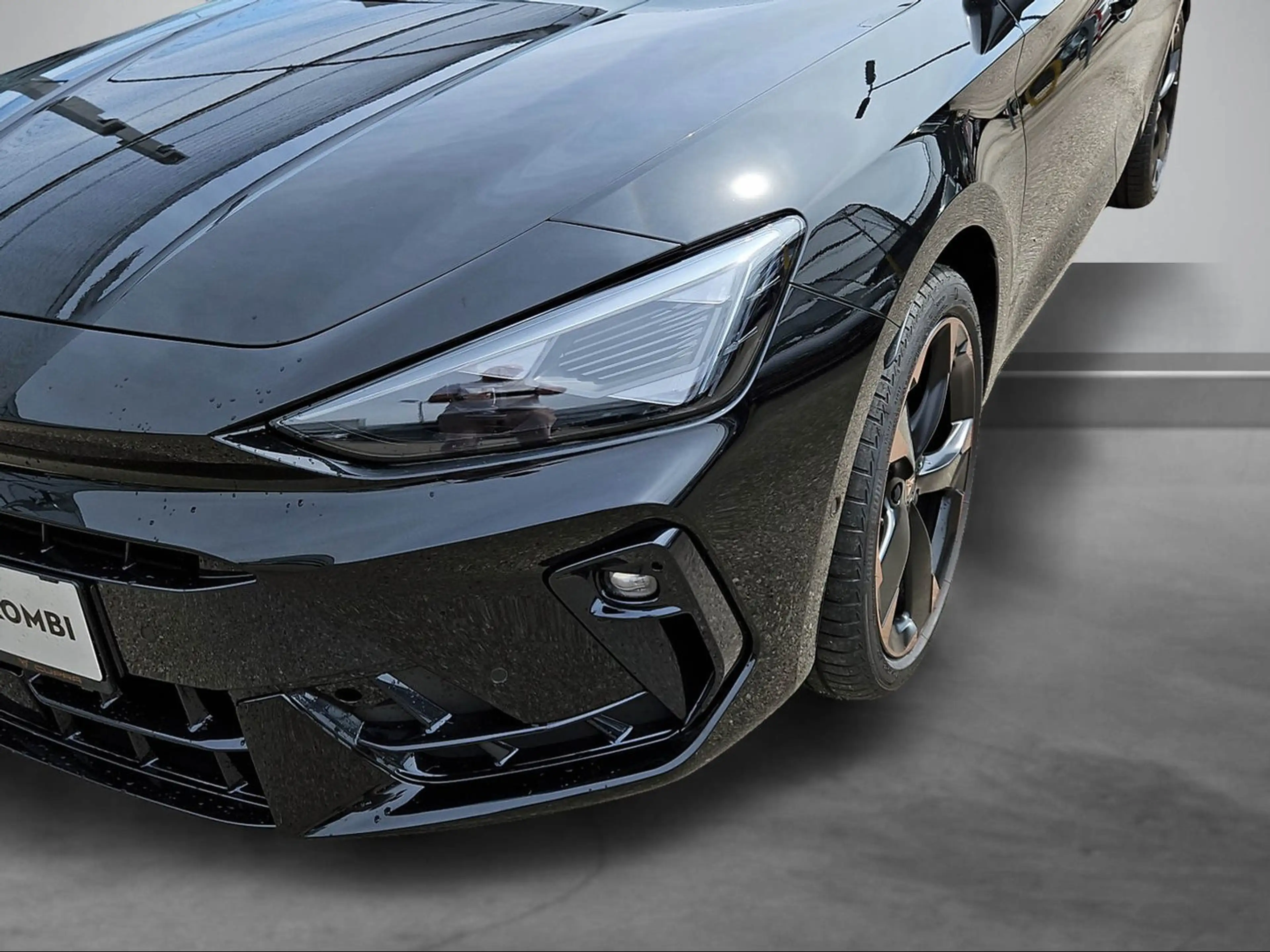 CUPRA Leon 1.5 eTSI DSG — photo 2