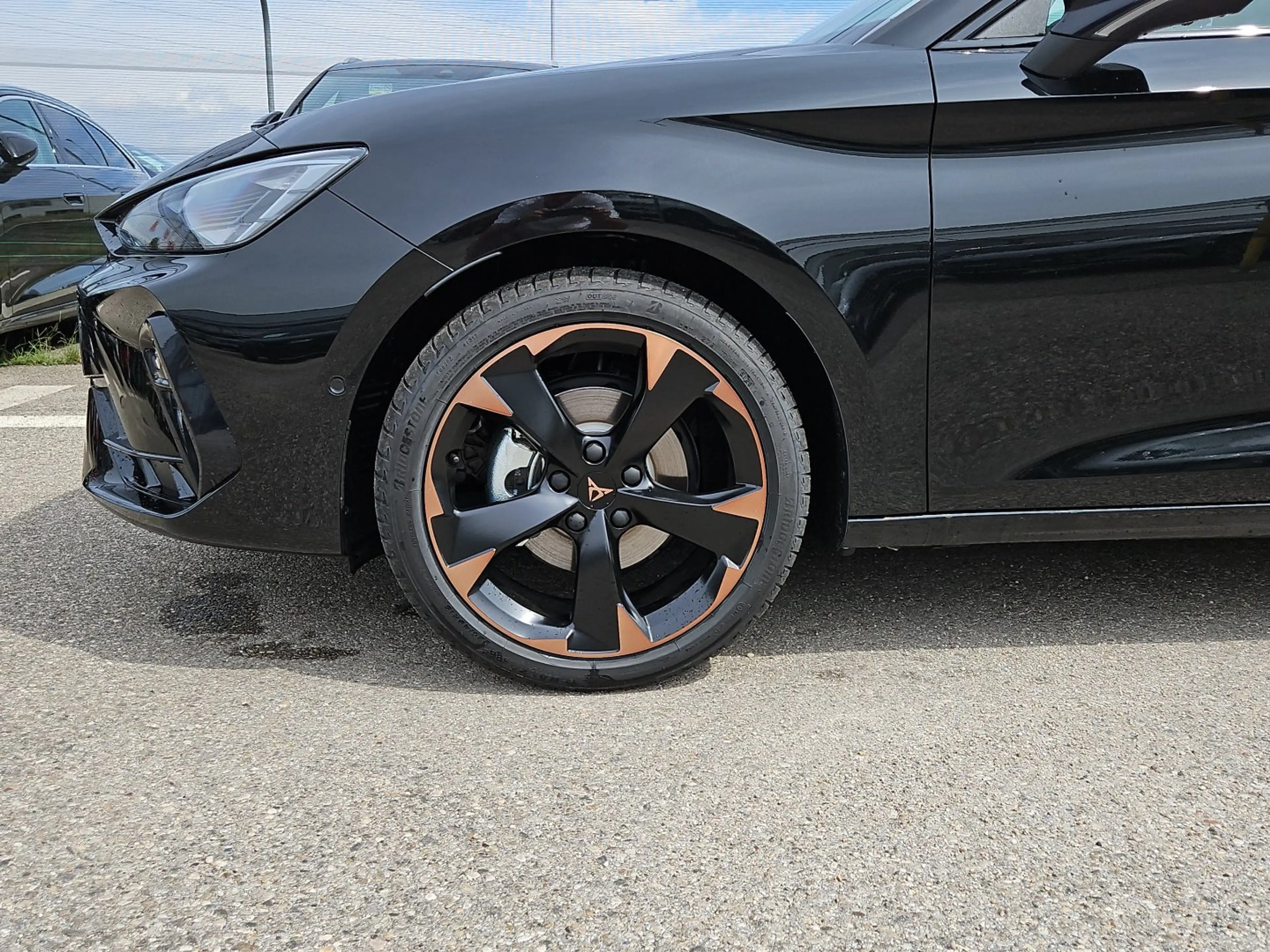 CUPRA Leon 1.5 eTSI DSG — photo 3