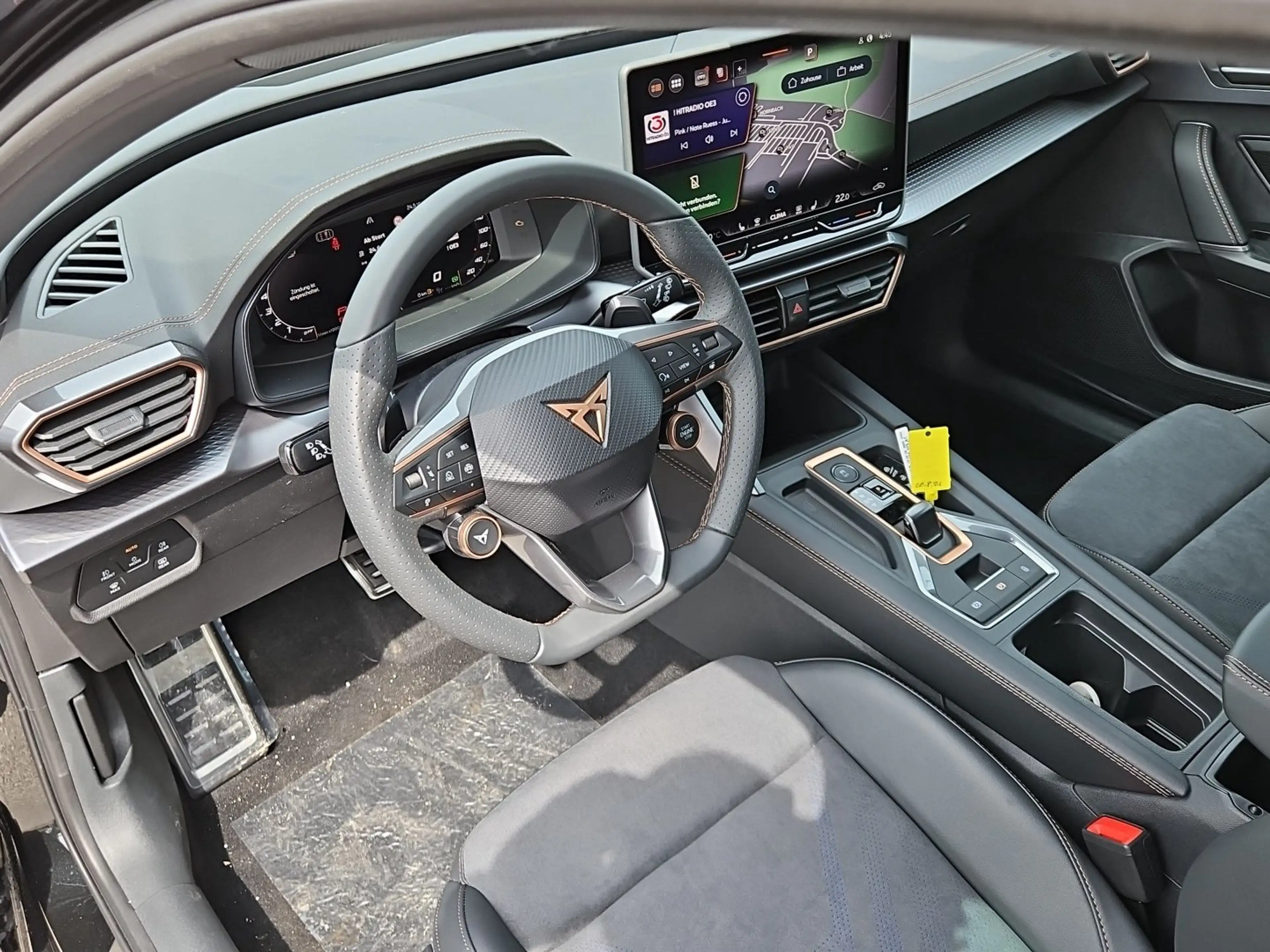 CUPRA Leon 1.5 eTSI DSG — photo 8