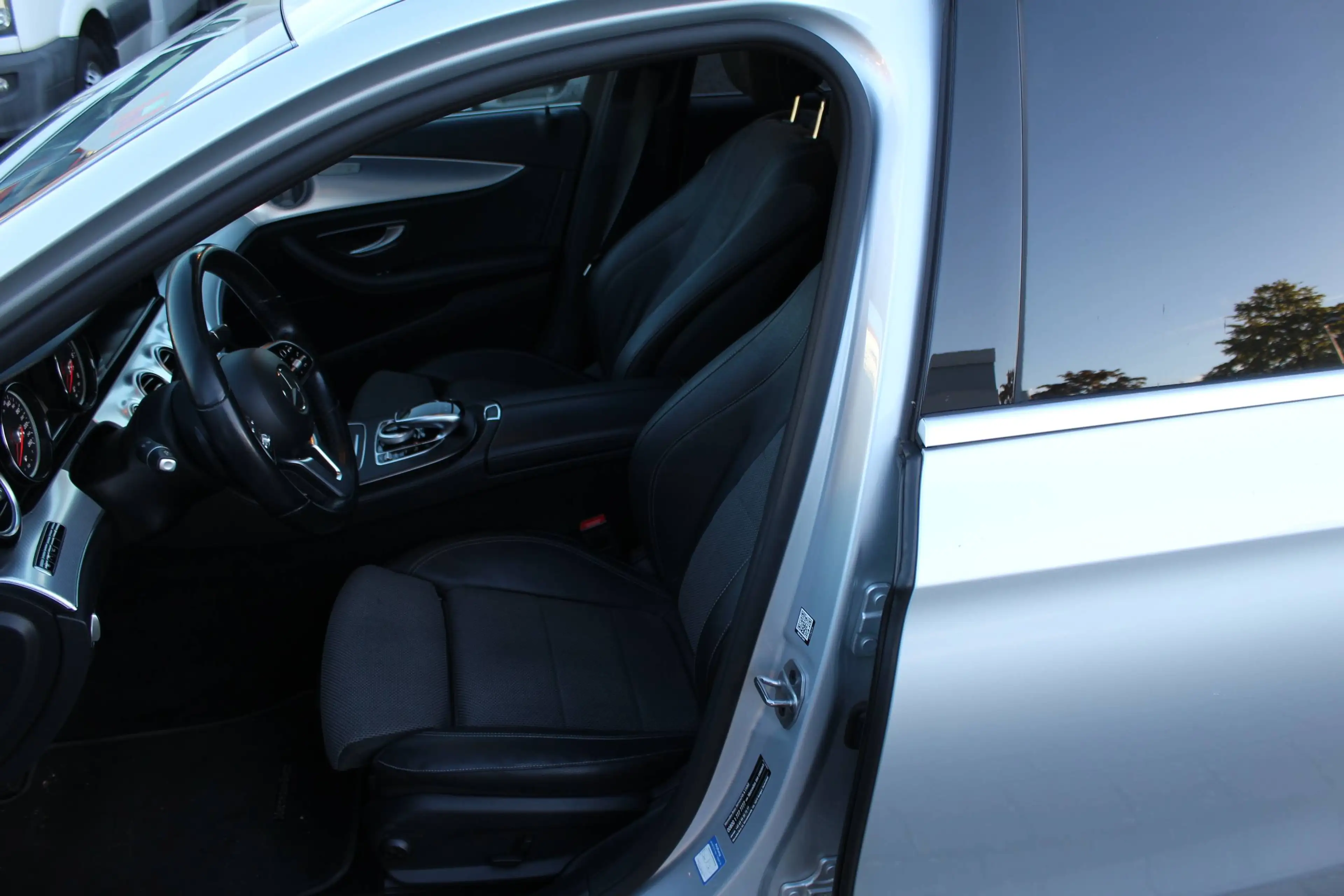 Mercedes-Benz E 220 E 220 d Kombi Sportstyle Burmaster Led Spurhalte. 360° Kamera — photo 12