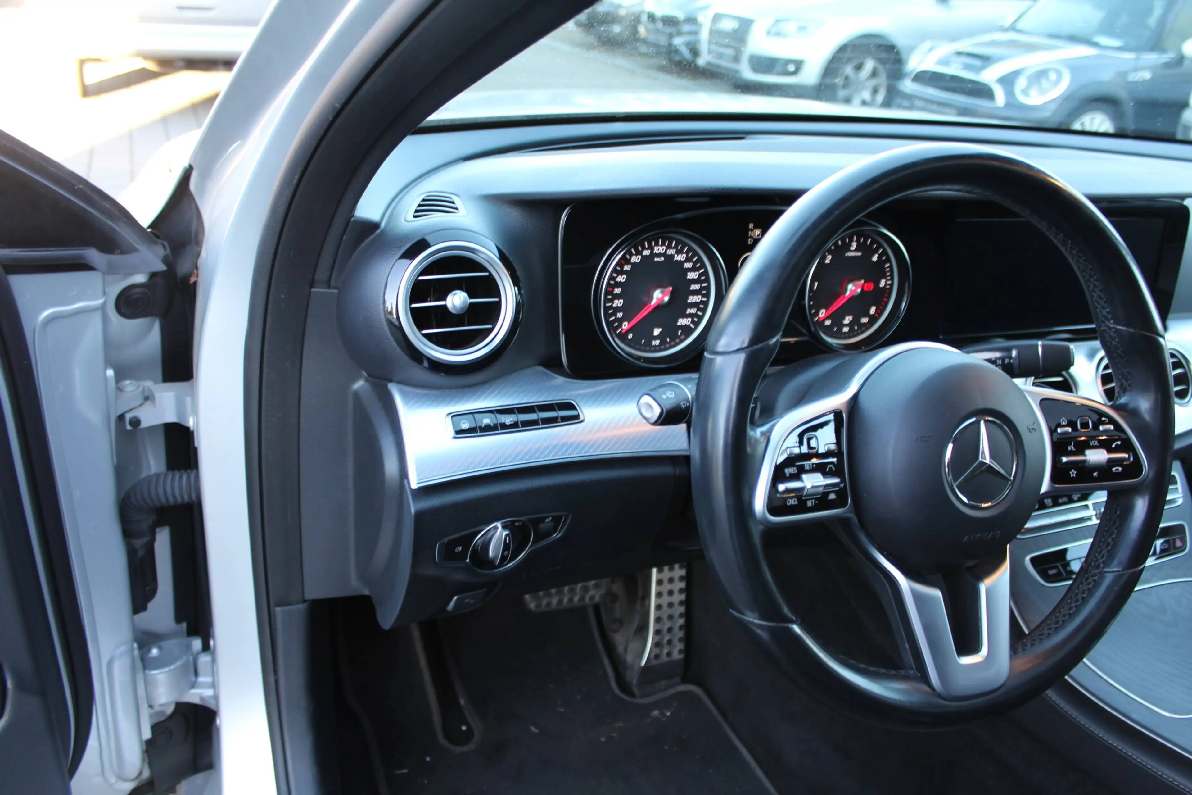 Mercedes-Benz E 220 E 220 d Kombi Sportstyle Burmaster Led Spurhalte. 360° Kamera — photo 14