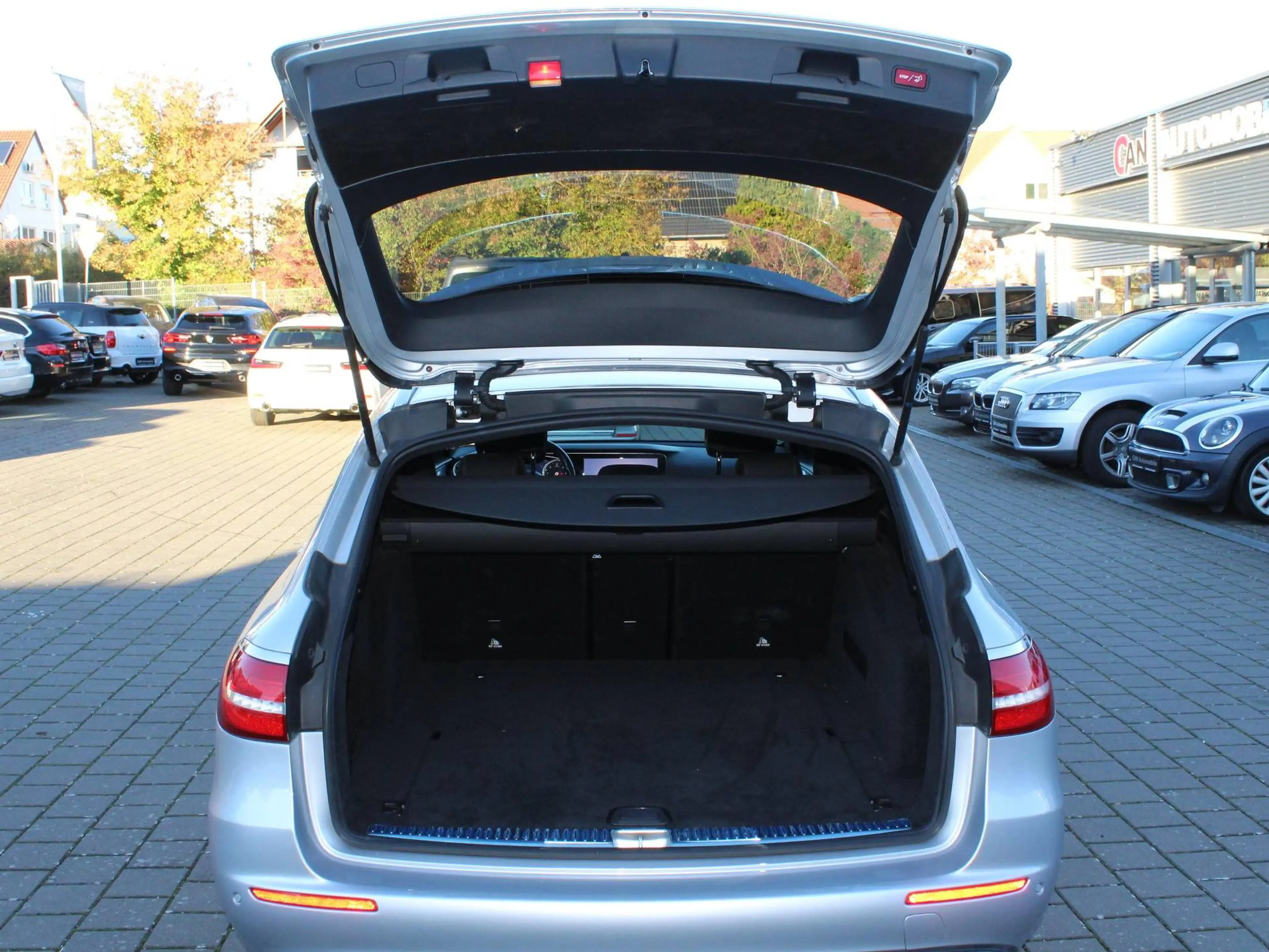 Mercedes-Benz E 220 E 220 d Kombi Sportstyle Burmaster Led Spurhalte. 360° Kamera — photo 8
