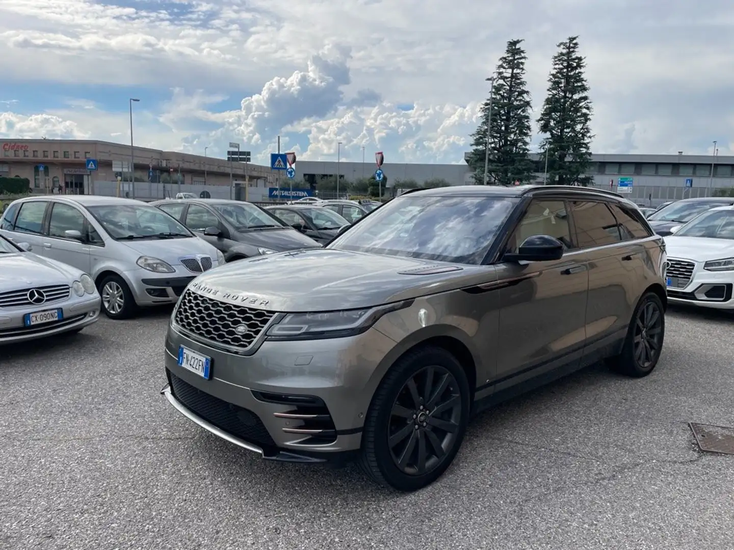 Land Rover Range Rover Velar BENZINA 2.0 si4 R-Dynamic HSE 300cv auto TETTO APR Grigio - 1