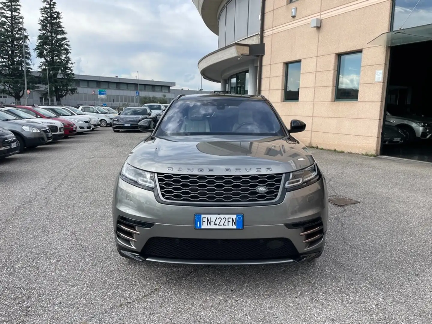 Land Rover Range Rover Velar BENZINA 2.0 si4 R-Dynamic HSE 300cv auto TETTO APR Grigio - 2