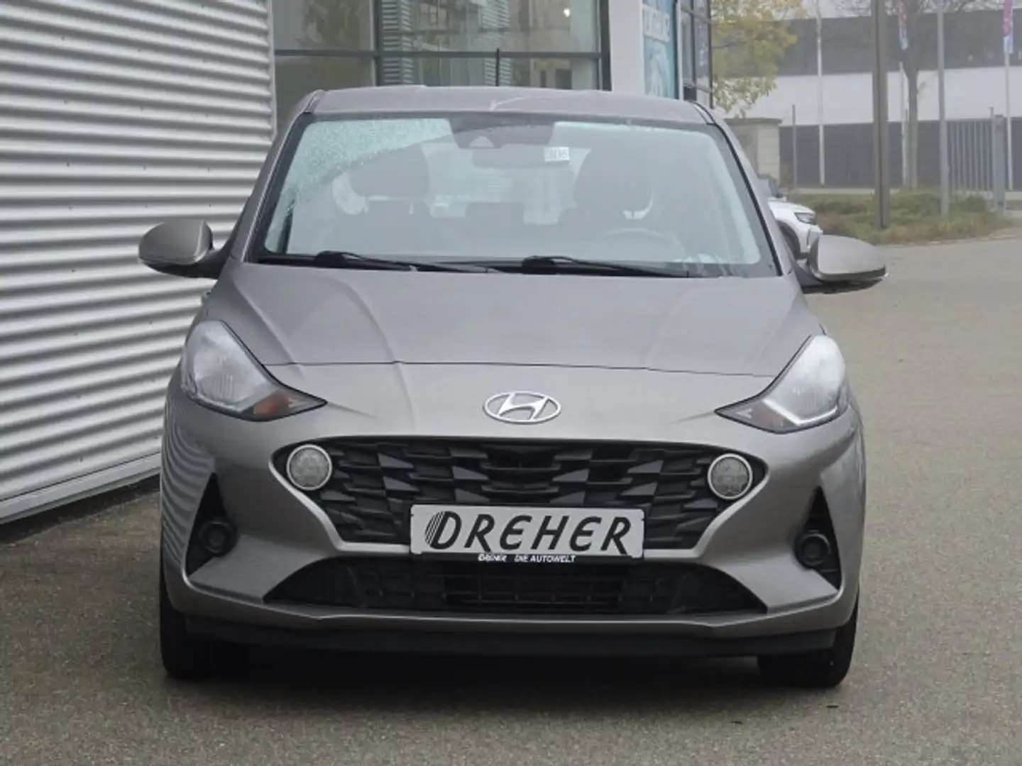 Hyundai i10 i10 1.0 Trend Autom./Klima/Sitzhzg./Bluetooth BC Gris - 2